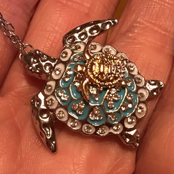 Beautiful silver sea turtles with gold necklace - Picture 8 of 8